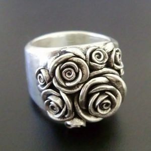 NEW! Vintage look  roses ring BOUTIQUE Last one size 8!!!